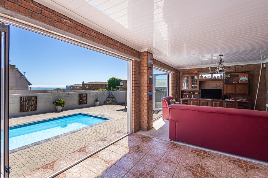3 Bedroom Property for Sale in Myburgh Park Western Cape
